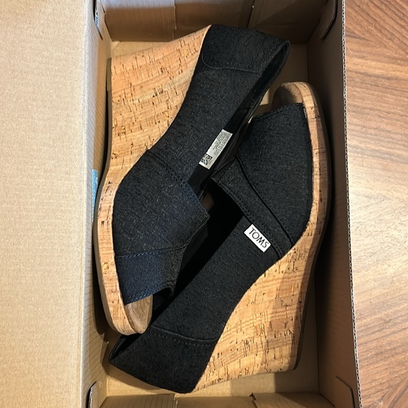 TOMS, classic wedge espadrille sandal. Black. 8.5 US women’s - Picture 3 of 4